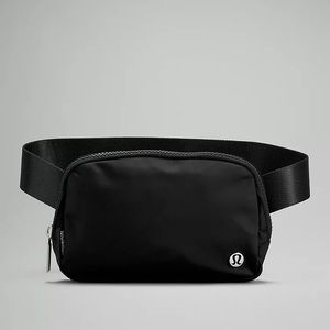 Lululemon SEALED everywhere belt bag black